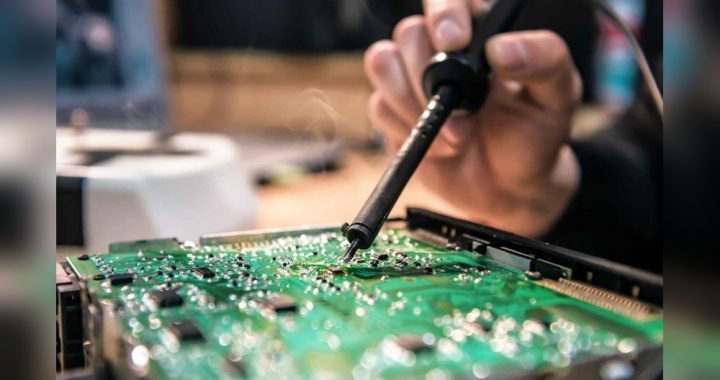 Is Electronic Technician a Good Career: Top Reasons to Choose It
