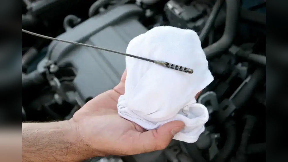How to Tell If Your Car Needs Engine Oil